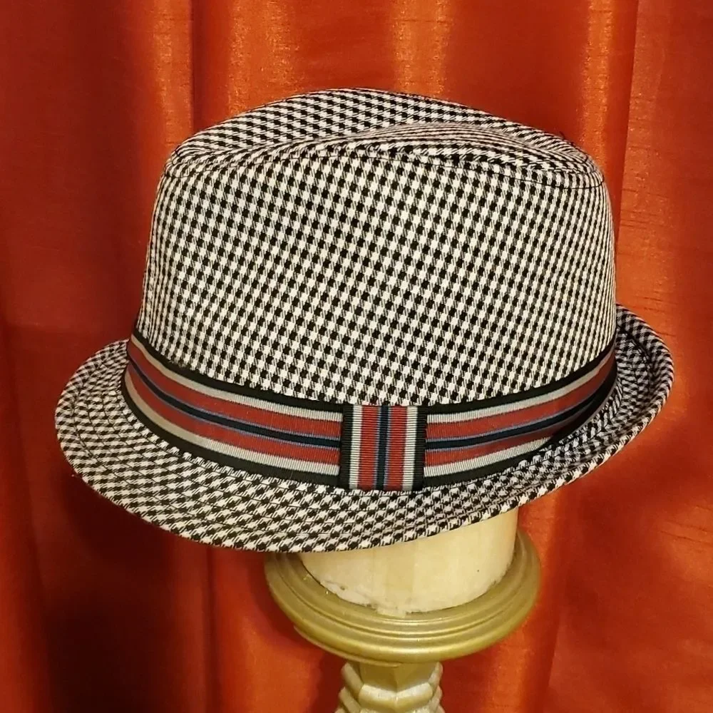 Carbon Elements Fedora & Classic Beanie: Versatile Headwear Bundle